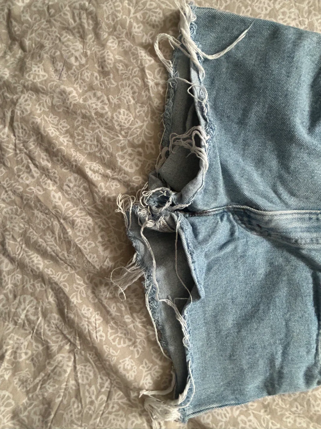 Levi's 550 Student Denim Shorts - Size 28 image indicator(4)