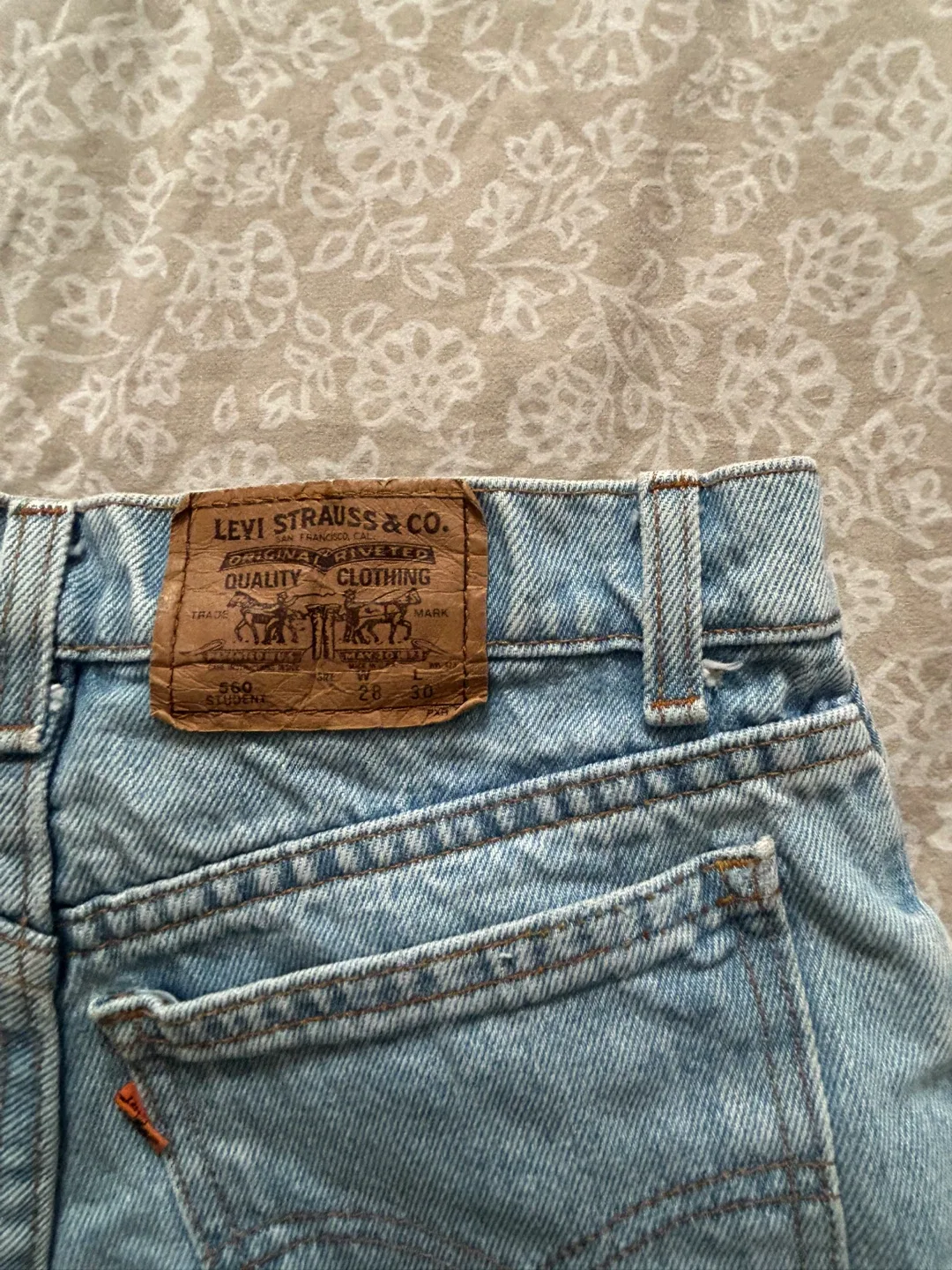 Levi's 550 Student Denim Shorts - Size 28 image indicator(3)