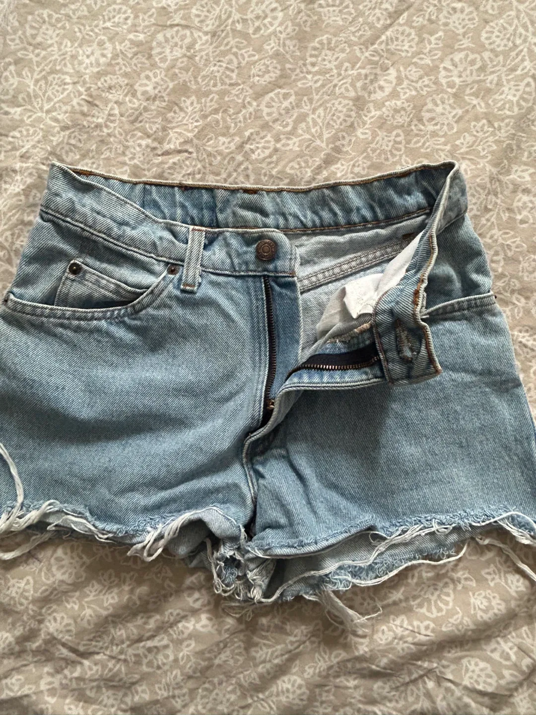 Levi's 550 Student Denim Shorts - Size 28