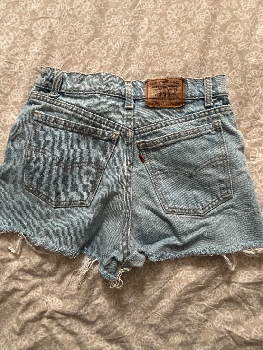 Levi's 550 Student Denim Shorts - Size 28 image indicator(2)