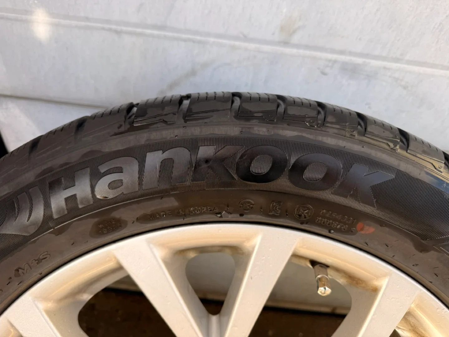 Hankook Winter i*cept evo 245/50R18 Tires - Set of 4 image indicator(3)