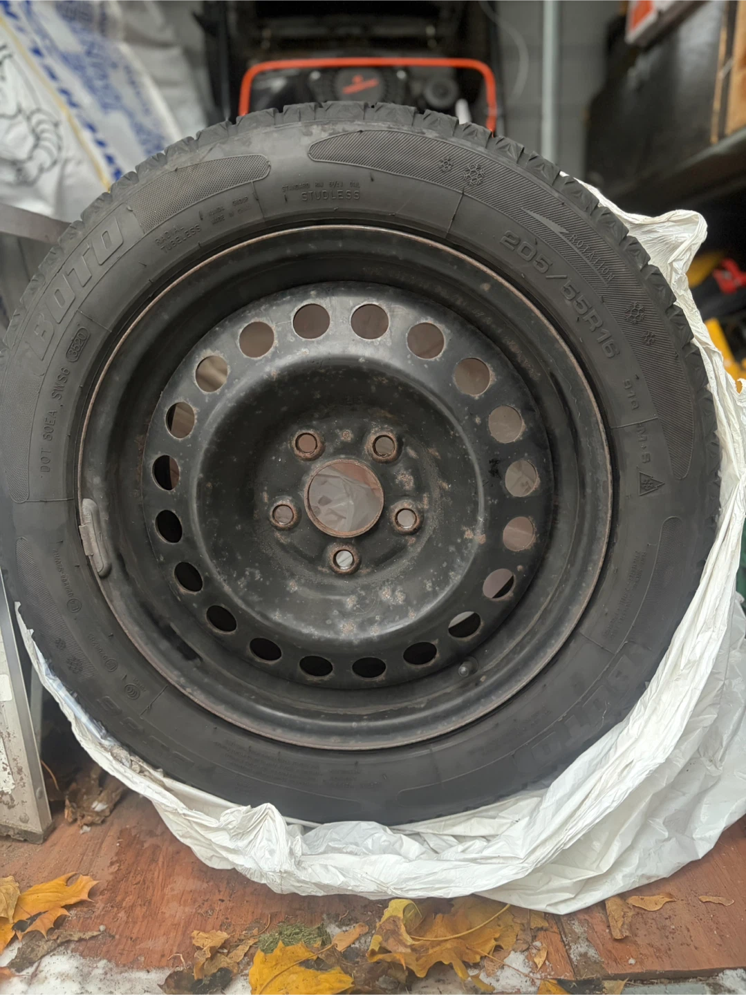 Boto 205/55R16 Winter Tire - photo 2