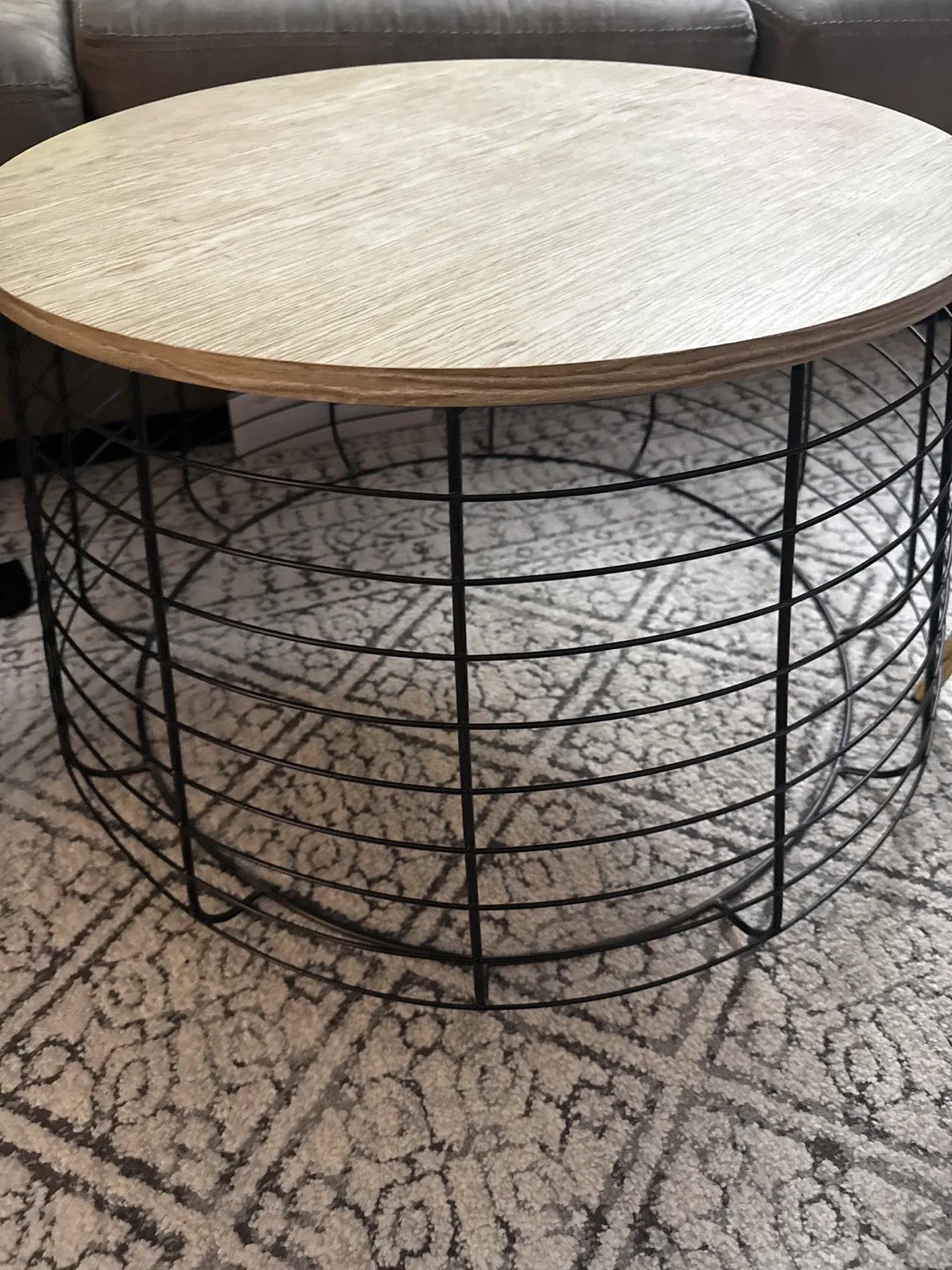 Round Wood Coffee Table image indicator(2)