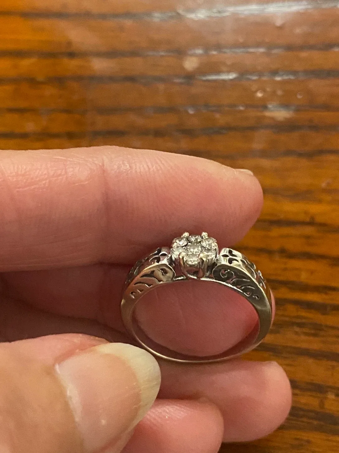 Gold diamond ring. image indicator(4)