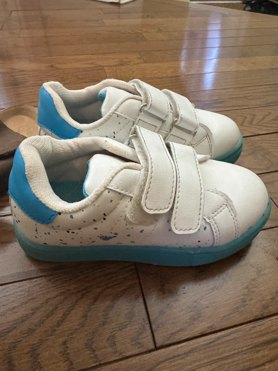 H&M and Waikiki kids shoes image indicator(2)