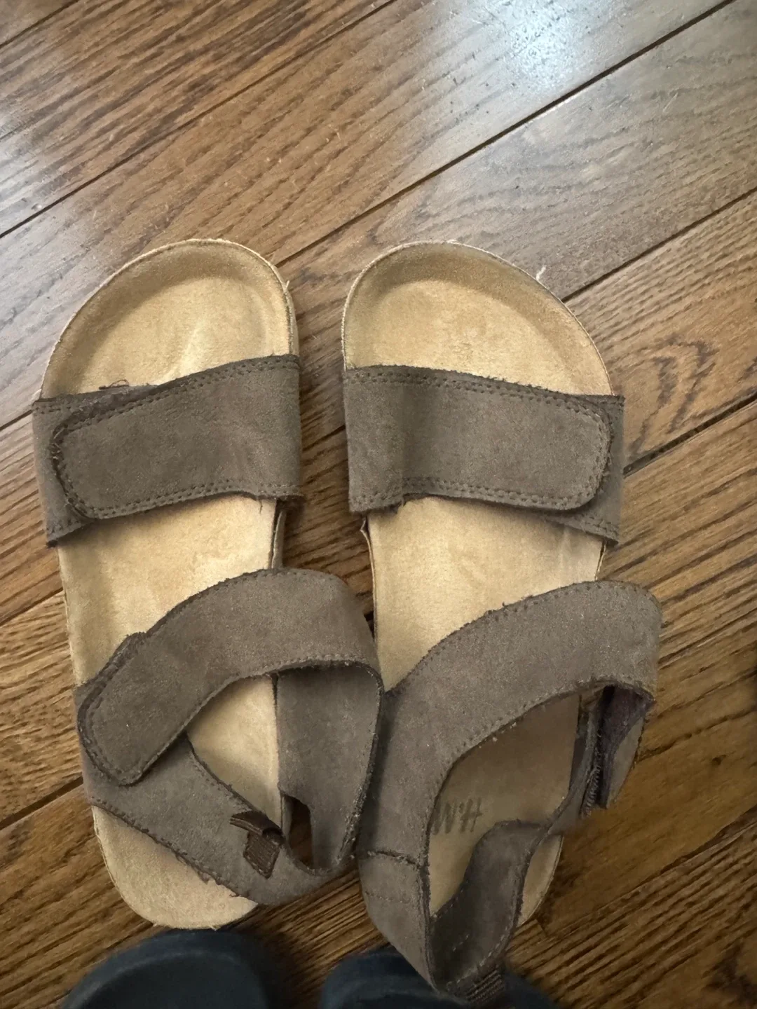 H&M and Waikiki kids shoes image indicator(3)