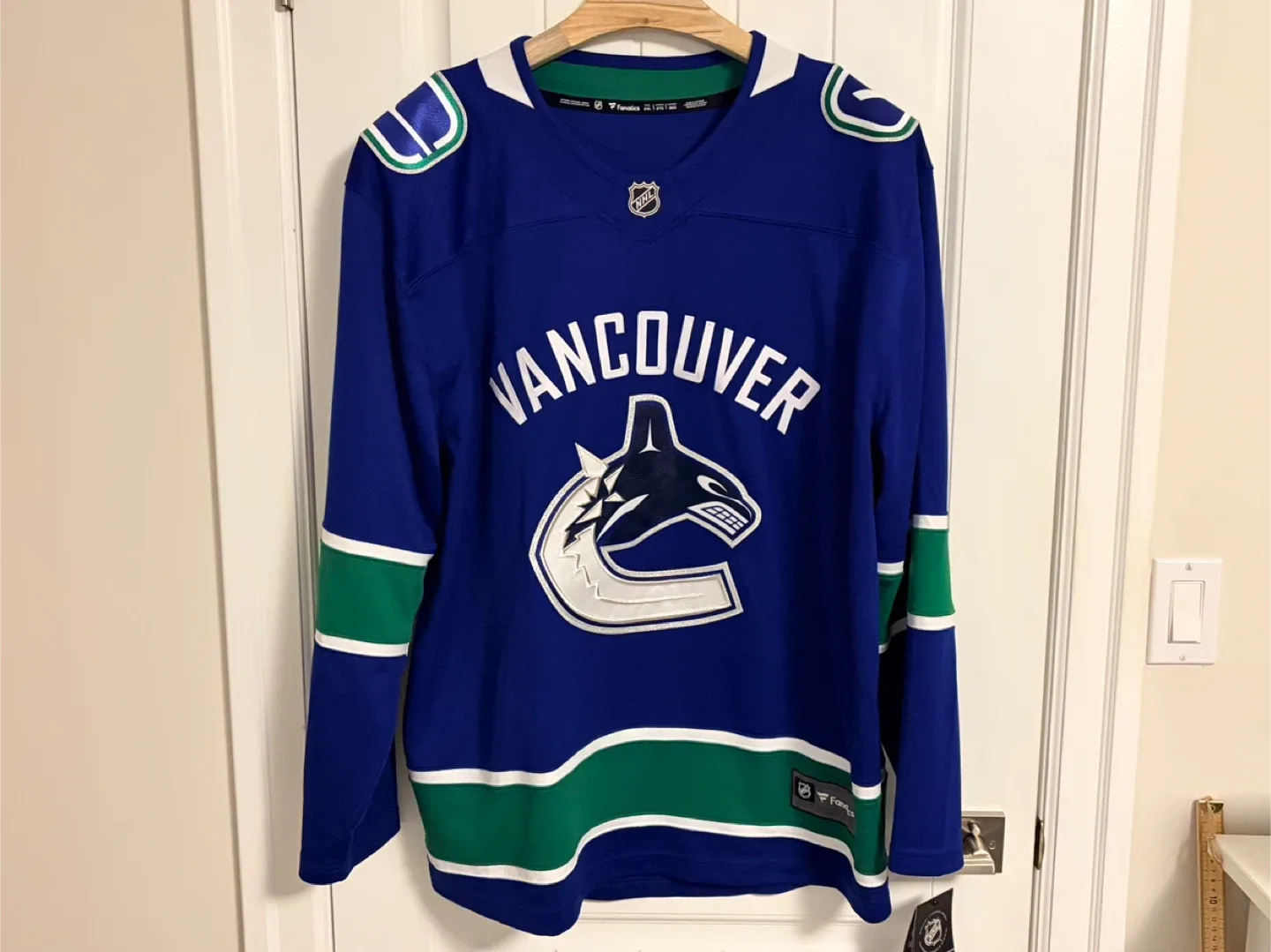 BNWT Authentic Fanatics Vancouver Canucks Jersey Size XXL 2XL
