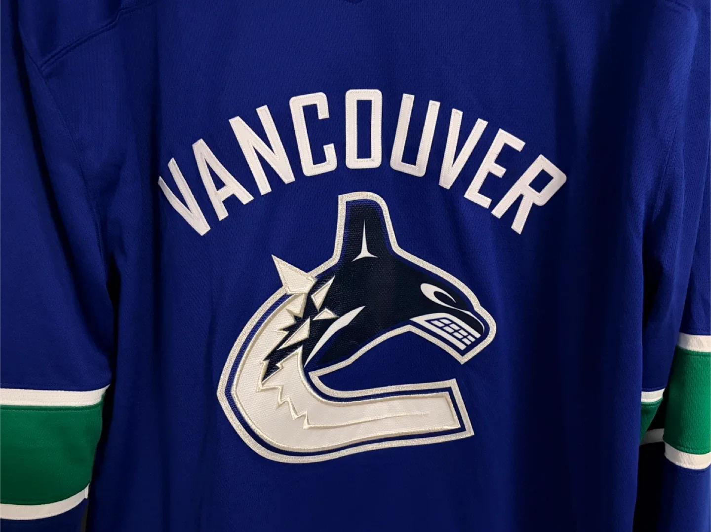 BNWT Authentic Fanatics Vancouver Canucks Jersey Size XXL 2XL image indicator(2)