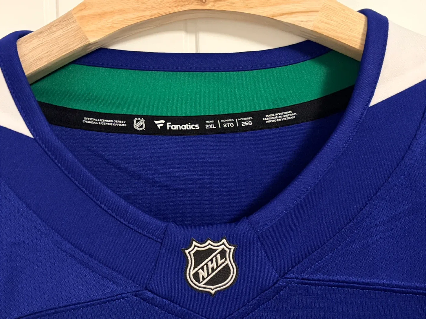 BNWT Authentic Fanatics Vancouver Canucks Jersey Size XXL 2XL image indicator(3)