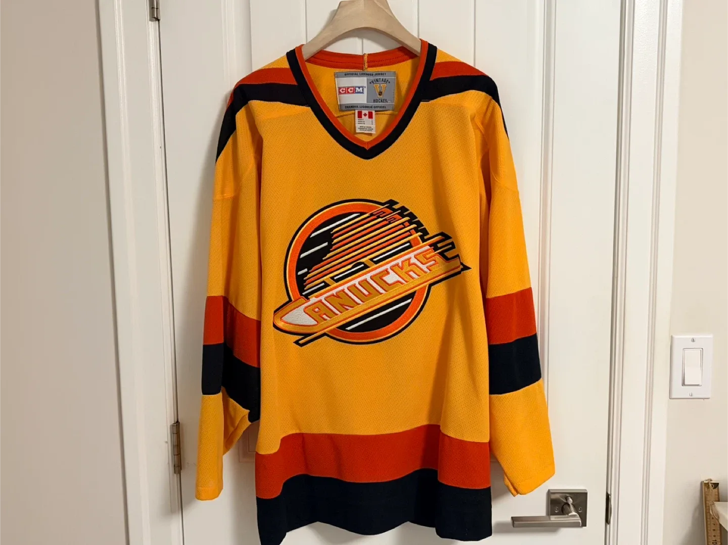 Authentic Vintage CCM Vancouver Canucks “Sunflower” Jersey Large