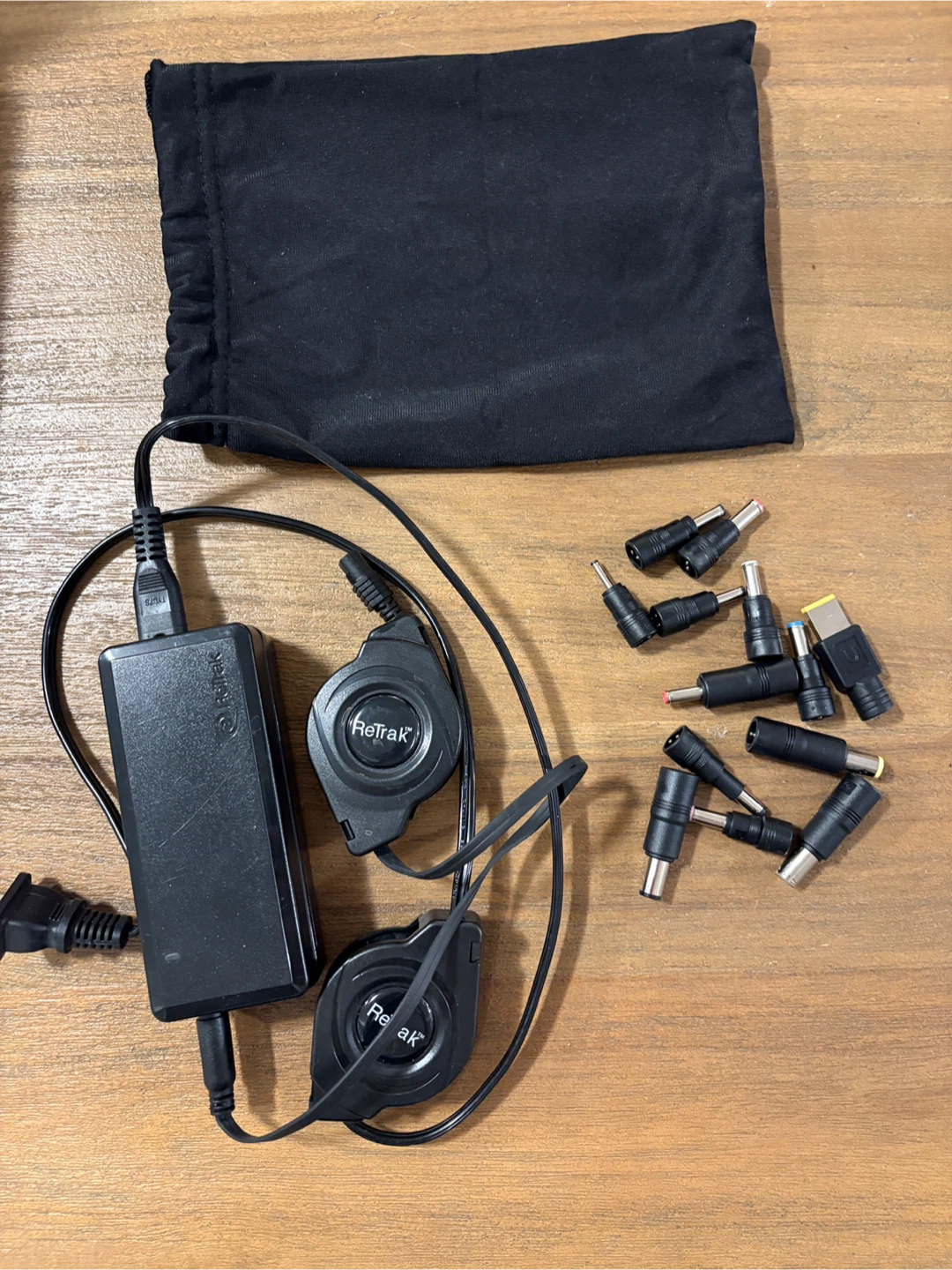 Retrak Universal 65W Laptop Charger + 13 Adapter Tips - photo 2