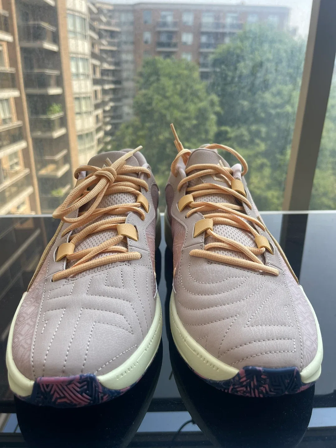 Basketball Shoes image indicator(2)