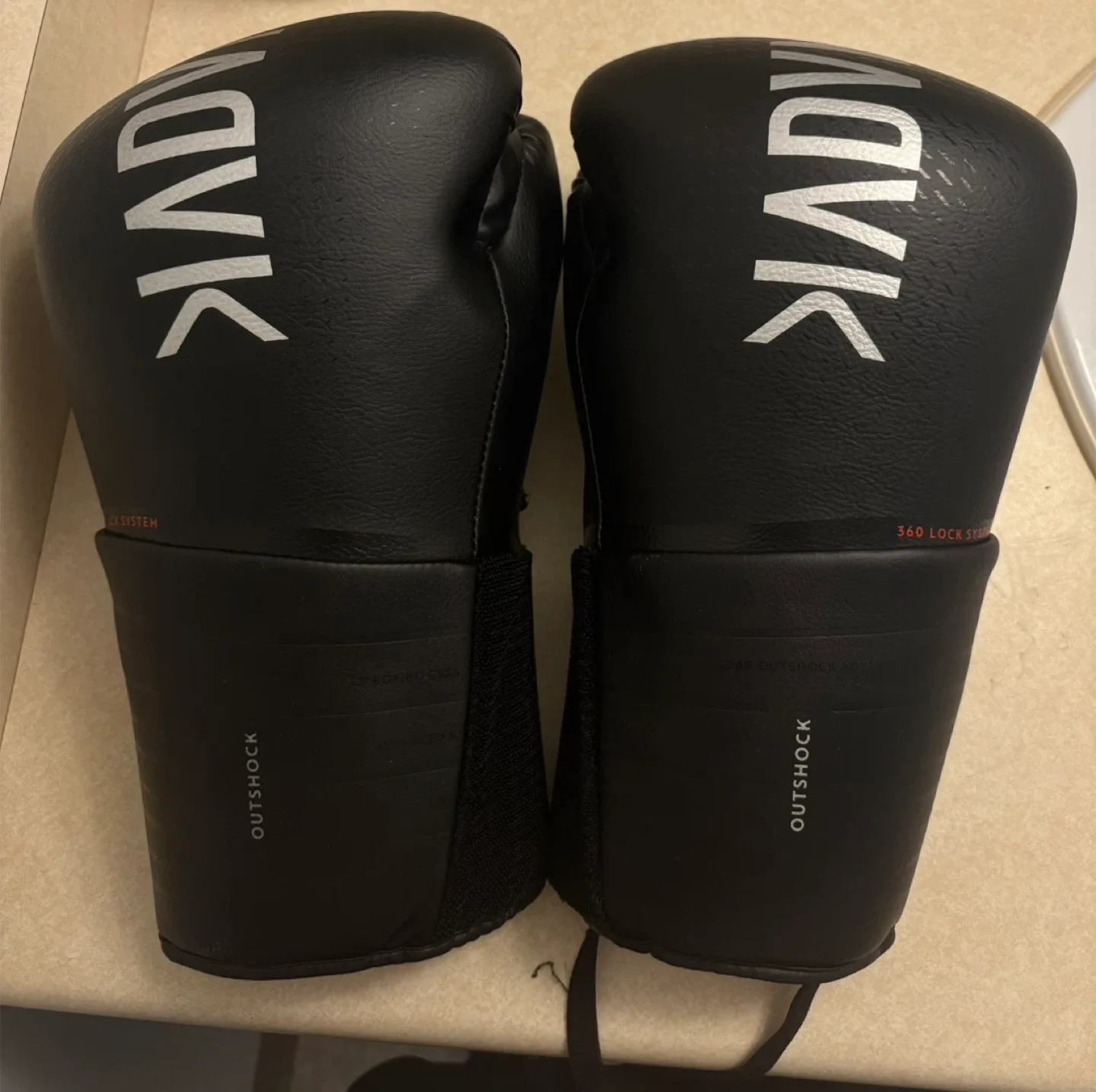 Kavik Boxing Gloves - Black