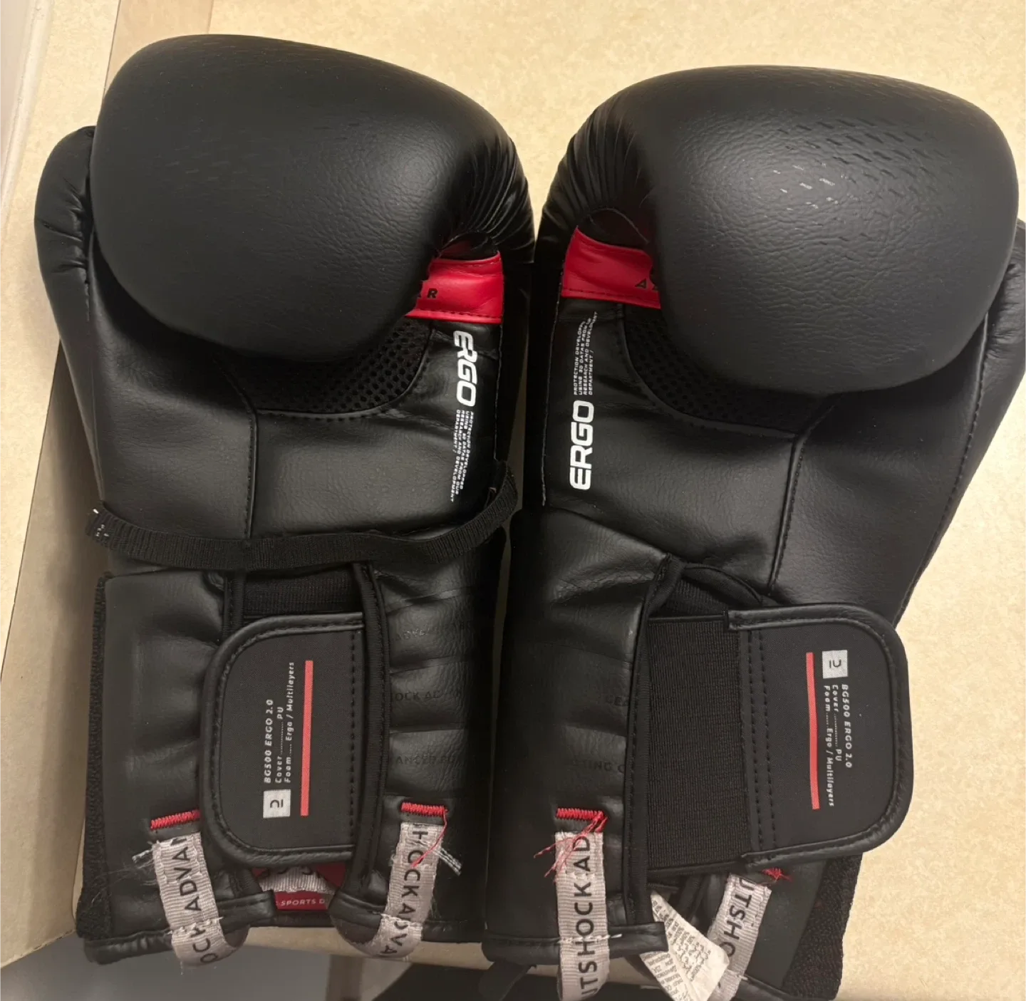 Kavik Boxing Gloves - Black image indicator(2)