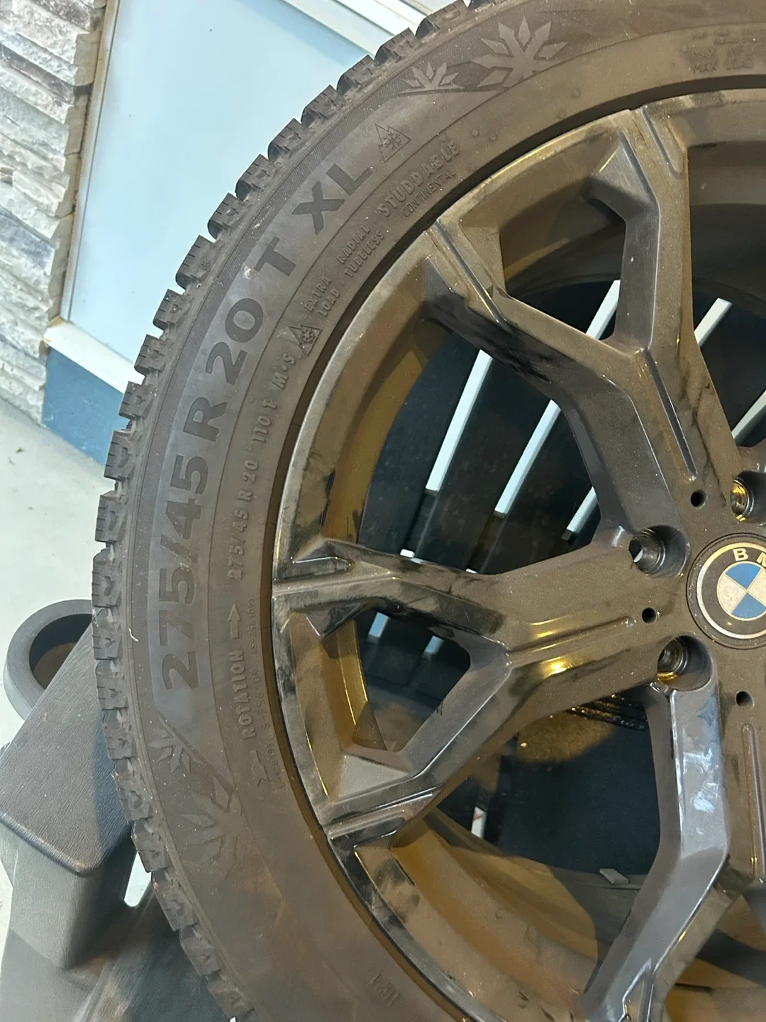 BMW 275/45R20 Winter Tires image indicator(3)