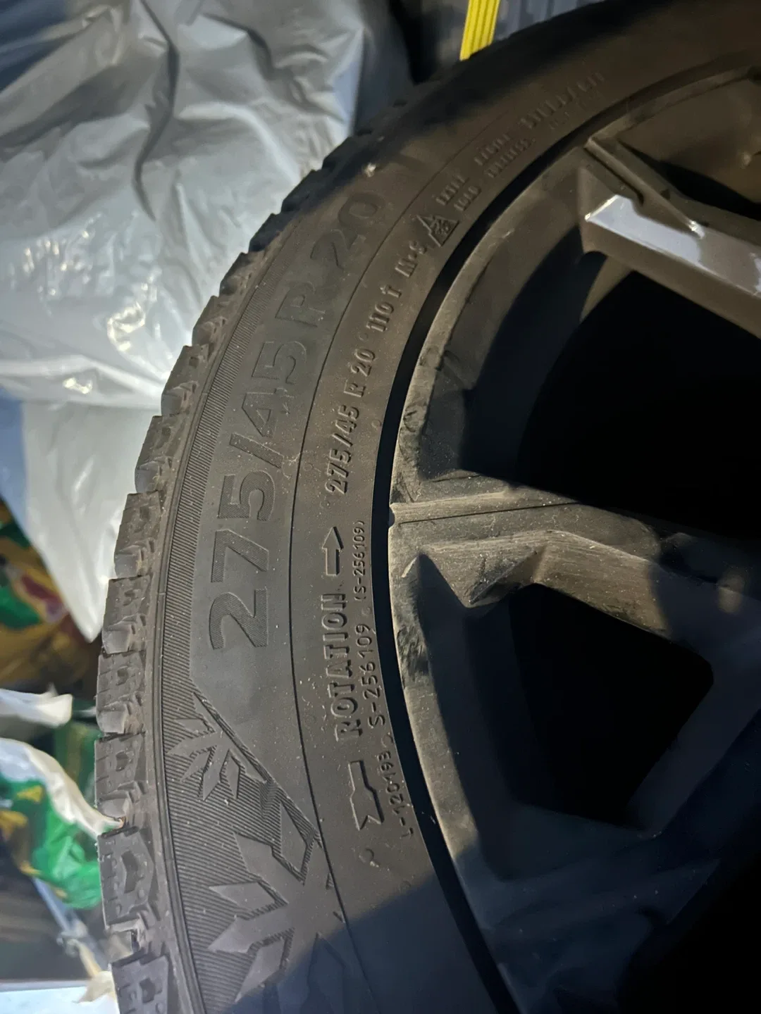 BMW 275/45R20 Winter Tires image indicator(2)