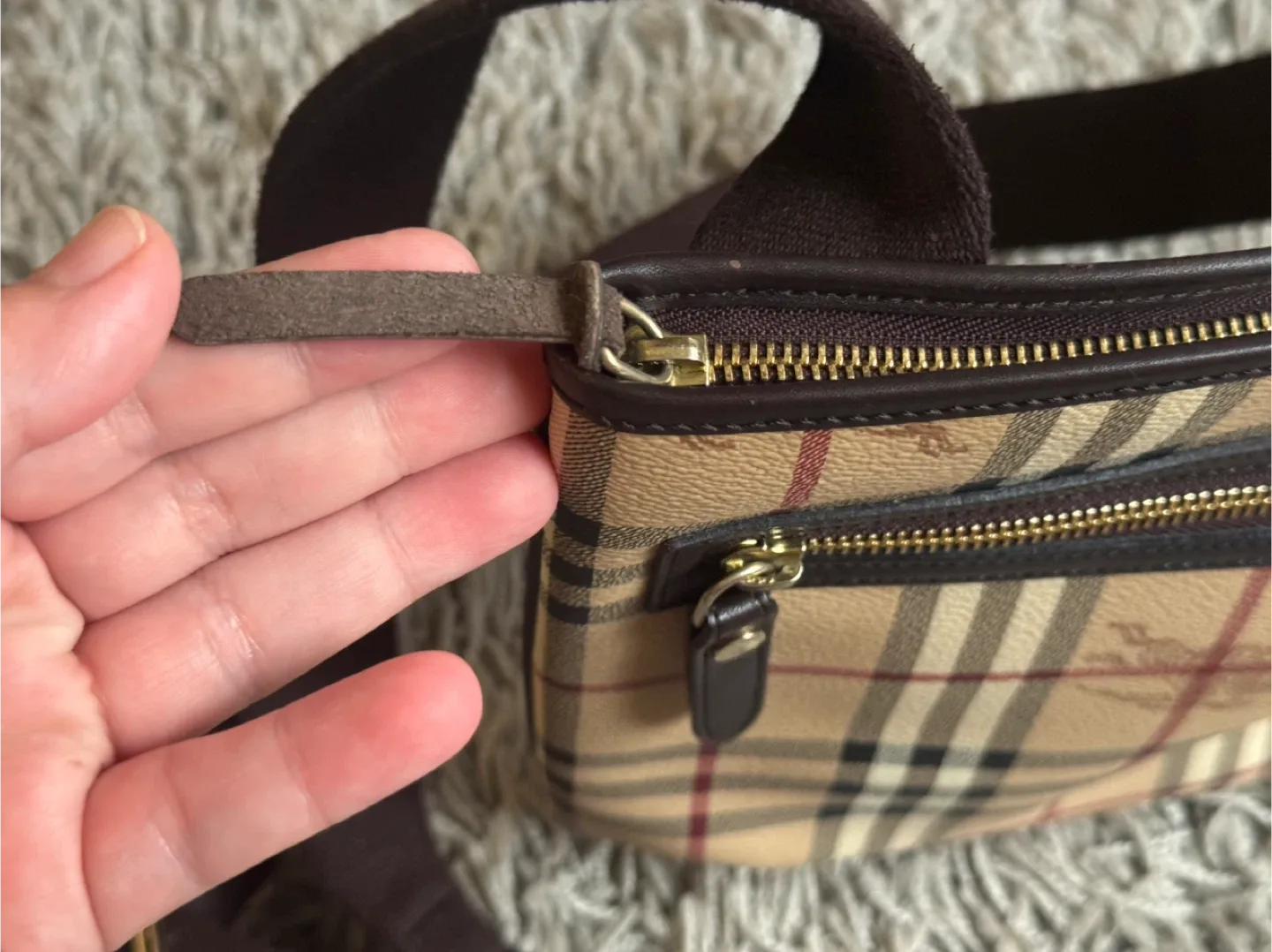 Burberry Crossbody Bag image indicator(3)