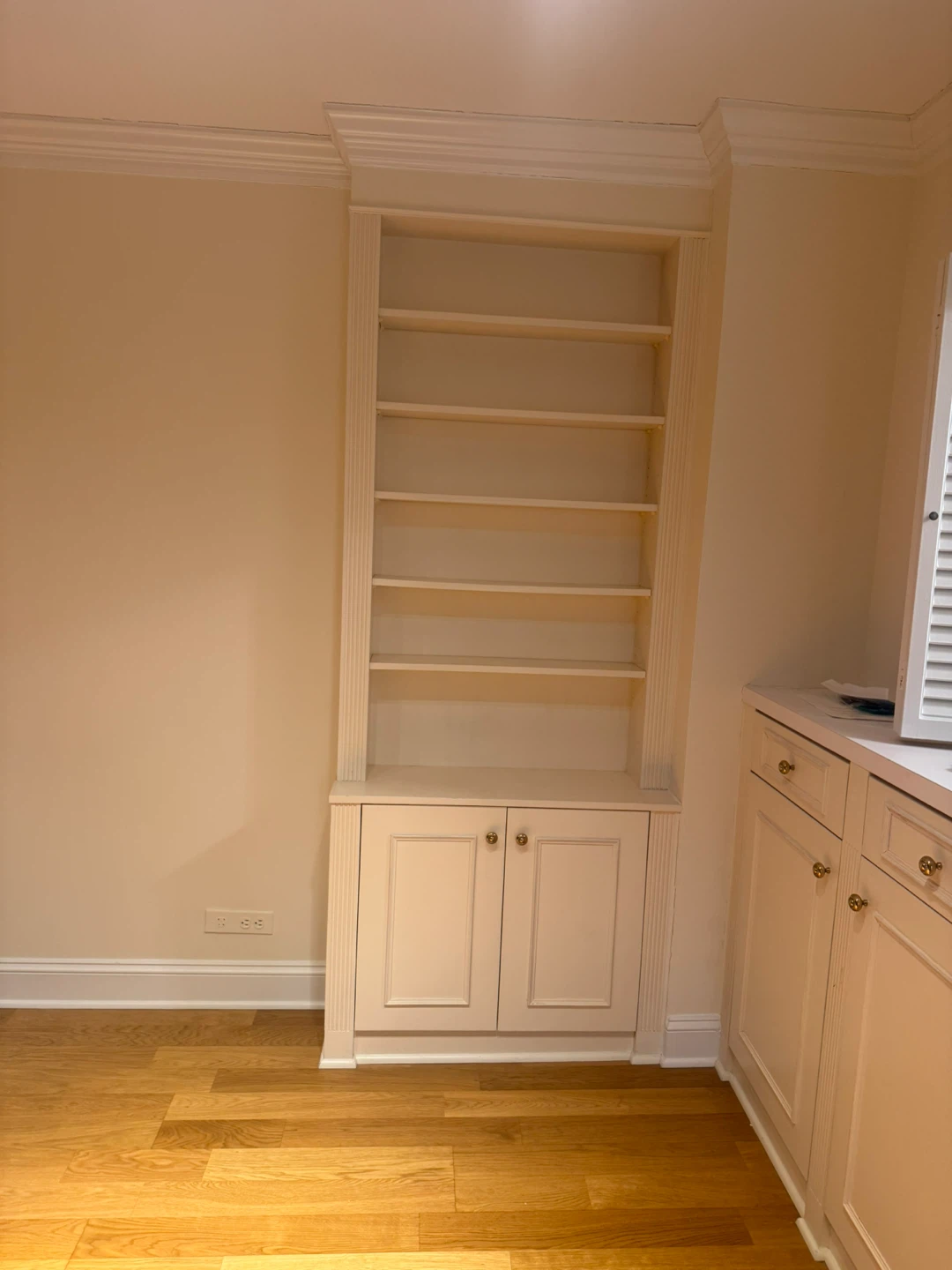 Cream-colored Built-in Bookcase - photo 3