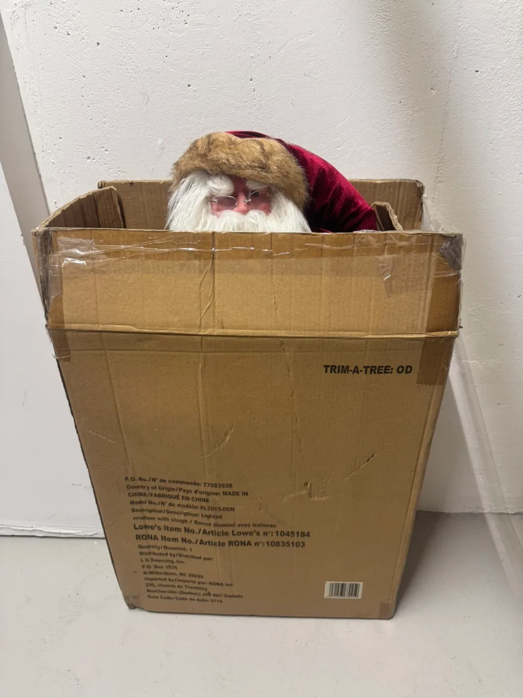 3ft. Santa 🧑‍🎄 for sale in box ** huge tall and gorgeous ** image indicator(3)