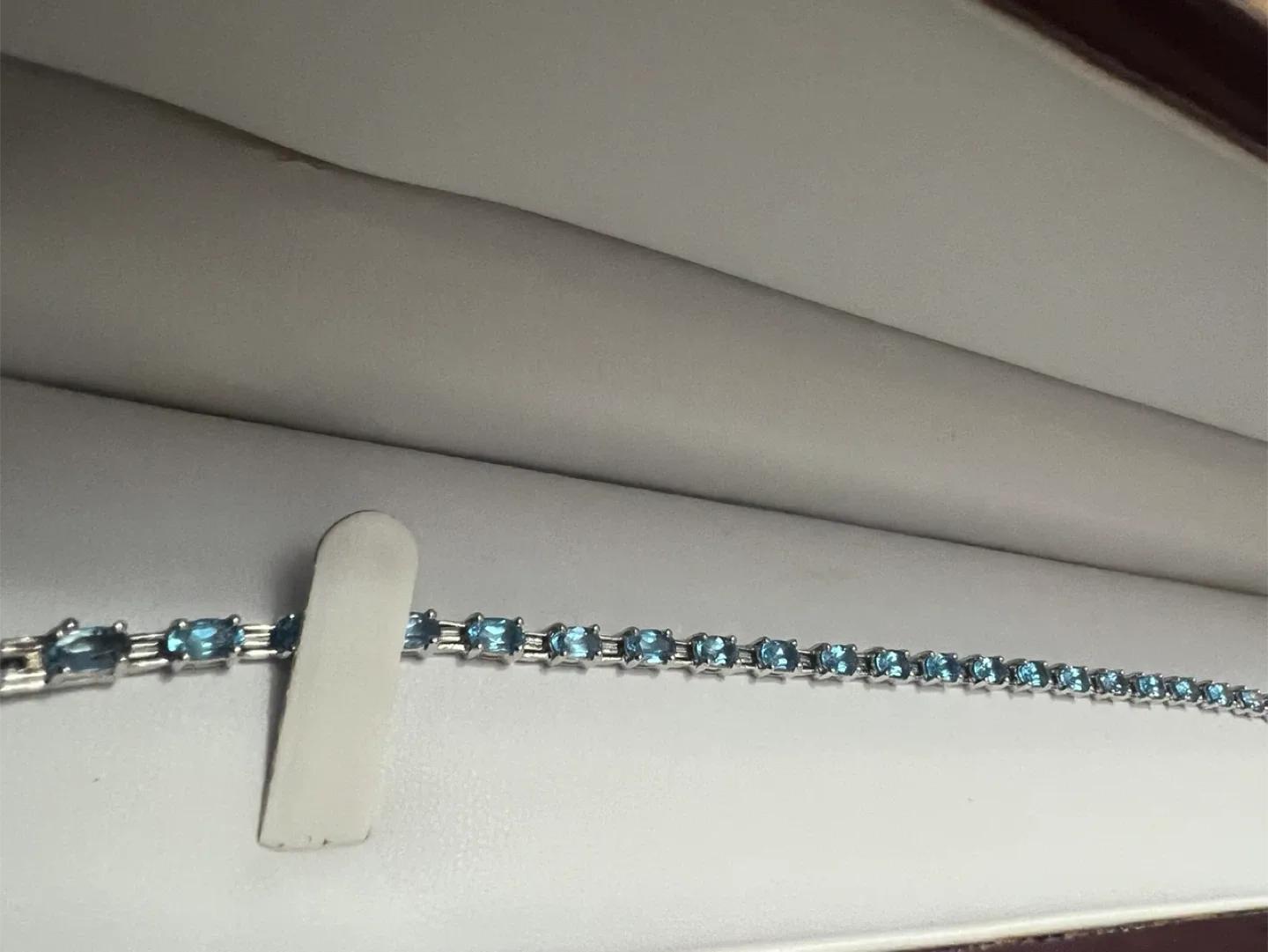 10 k blue topaz  Bracelet, 8.5g
