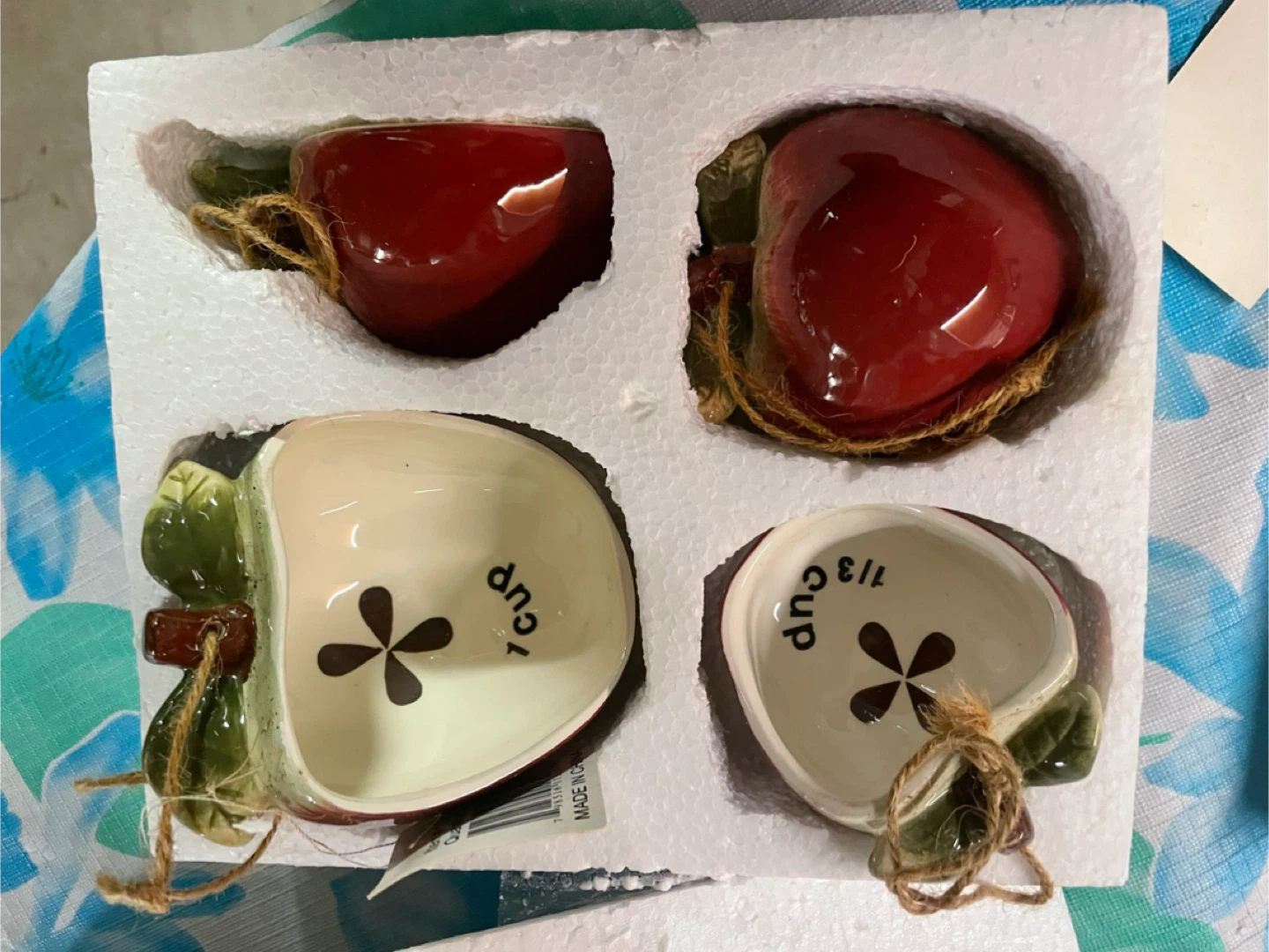 Apple measuring cups.