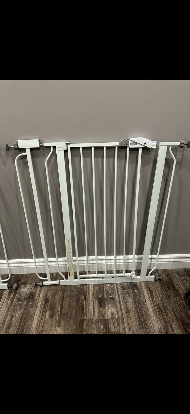 Regalo Easy Step 36 inch Extra Tall Walk Through Baby Gate image indicator(5)