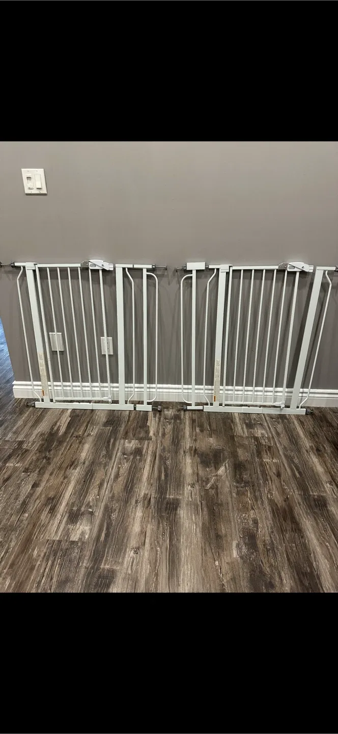 Regalo Easy Step 36 inch Extra Tall Walk Through Baby Gate image indicator(3)