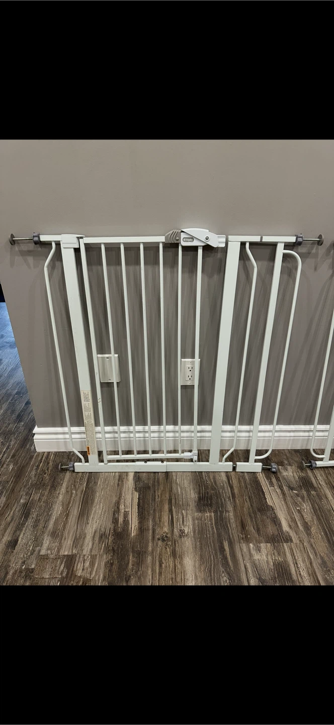 Regalo Easy Step 36 inch Extra Tall Walk Through Baby Gate - photo 4