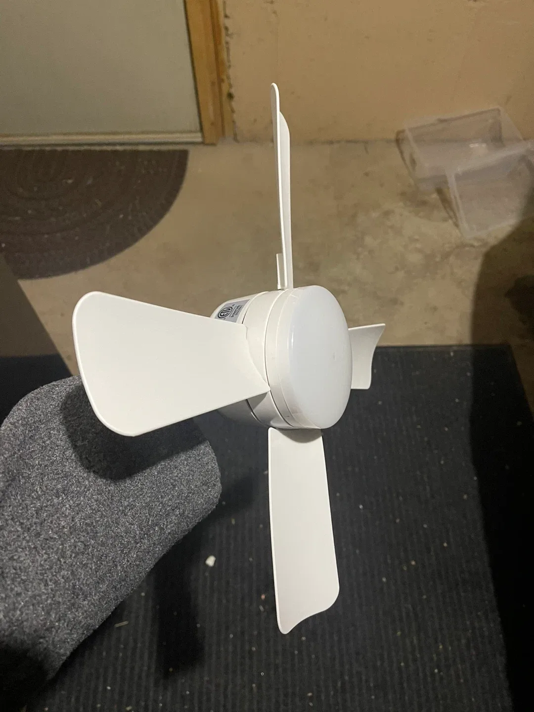 Ceiling Fan with Light Bulb Socket image indicator(2)