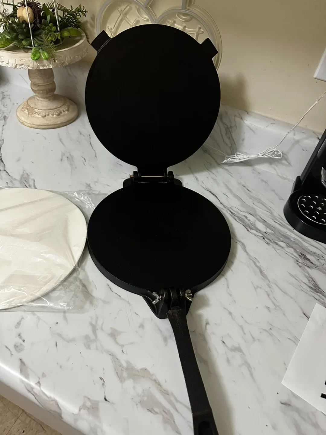 VEVOR 10 Inch Tortilla Press - Cast Iron image indicator(2)