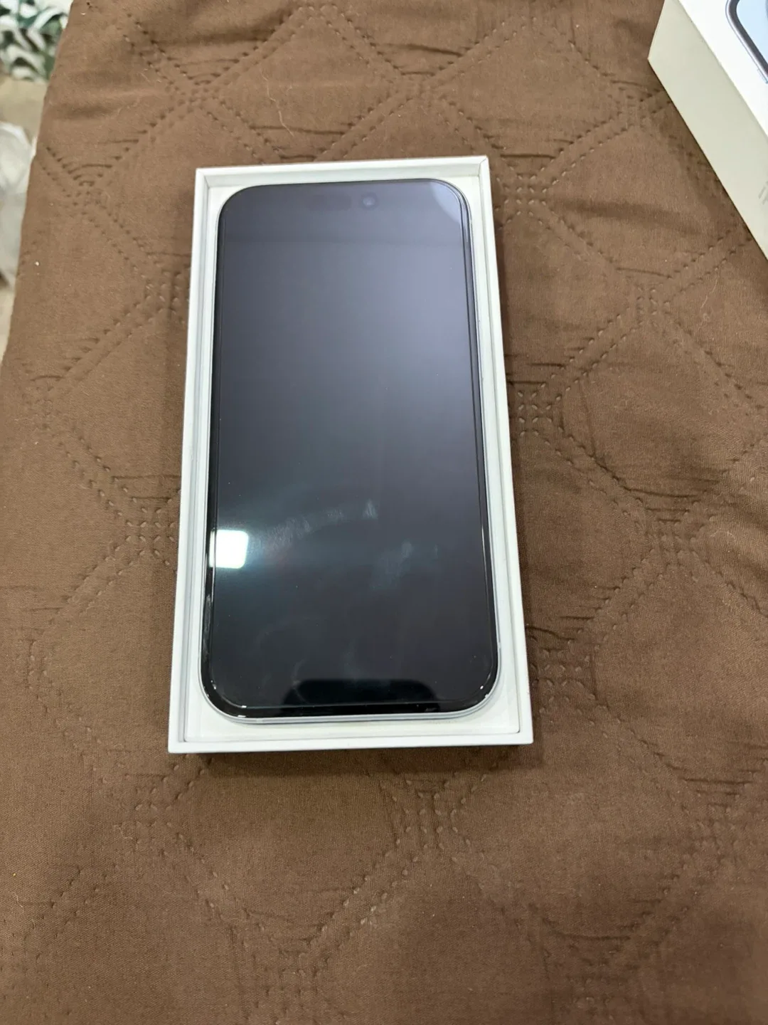 Apple iPhone 15 White image indicator(2)