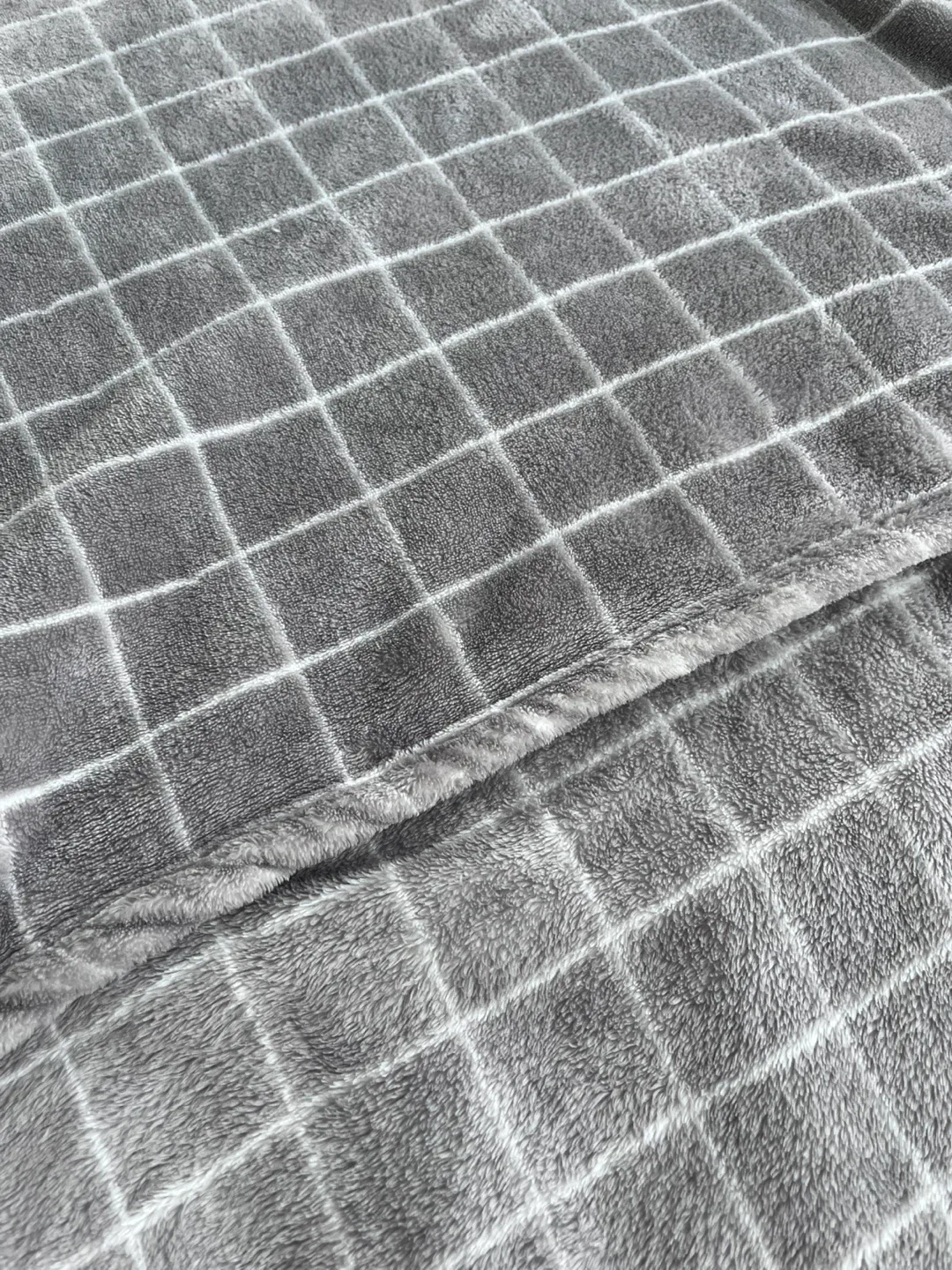 Plush Grid Blanket – Modern Grey Grid Pattern image indicator(2)