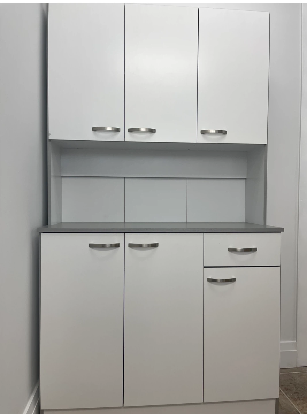 White Kitchen Cabinet with Hutch