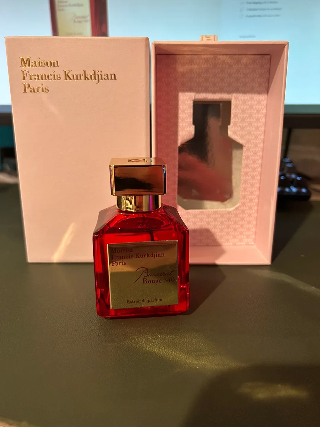 Baccarat Rouge 540 cologne image indicator(2)