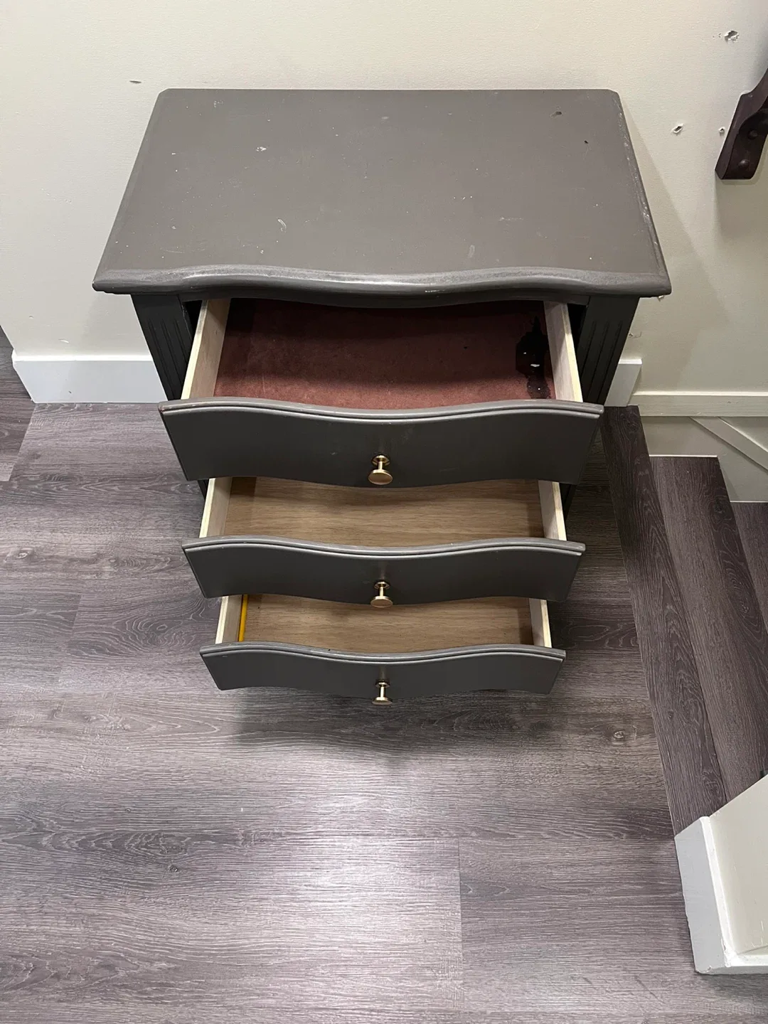 Grey Ezlia 3-Drawer Nightstand image indicator(4)