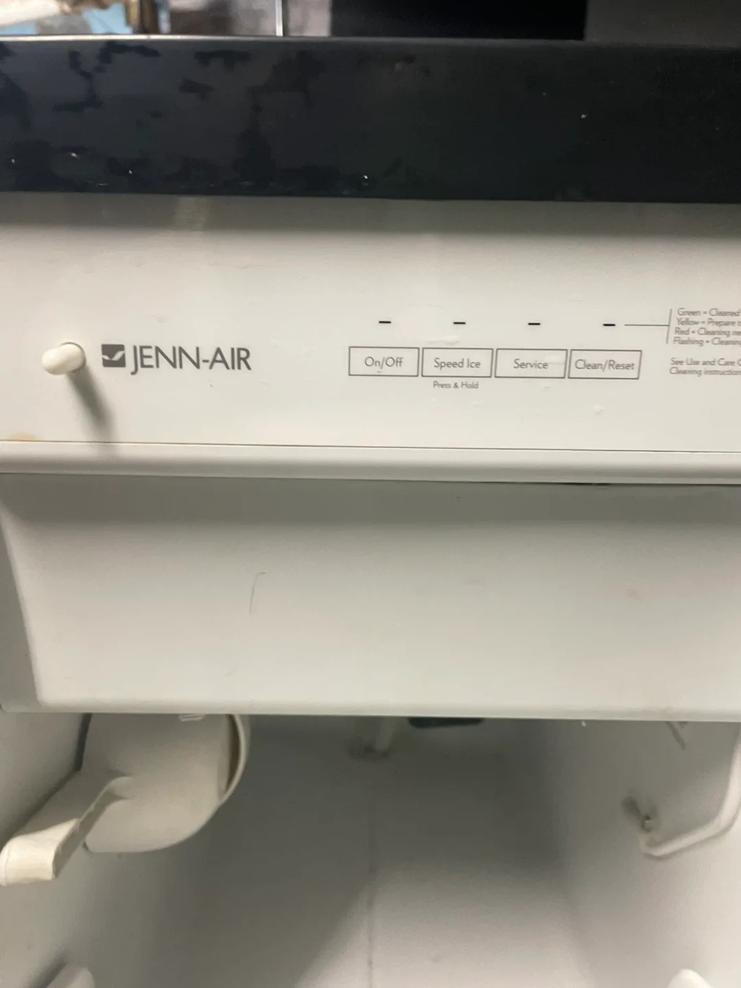 Jenn-Air Rise 15" Ice Maker - Stainless Steel image indicator(3)