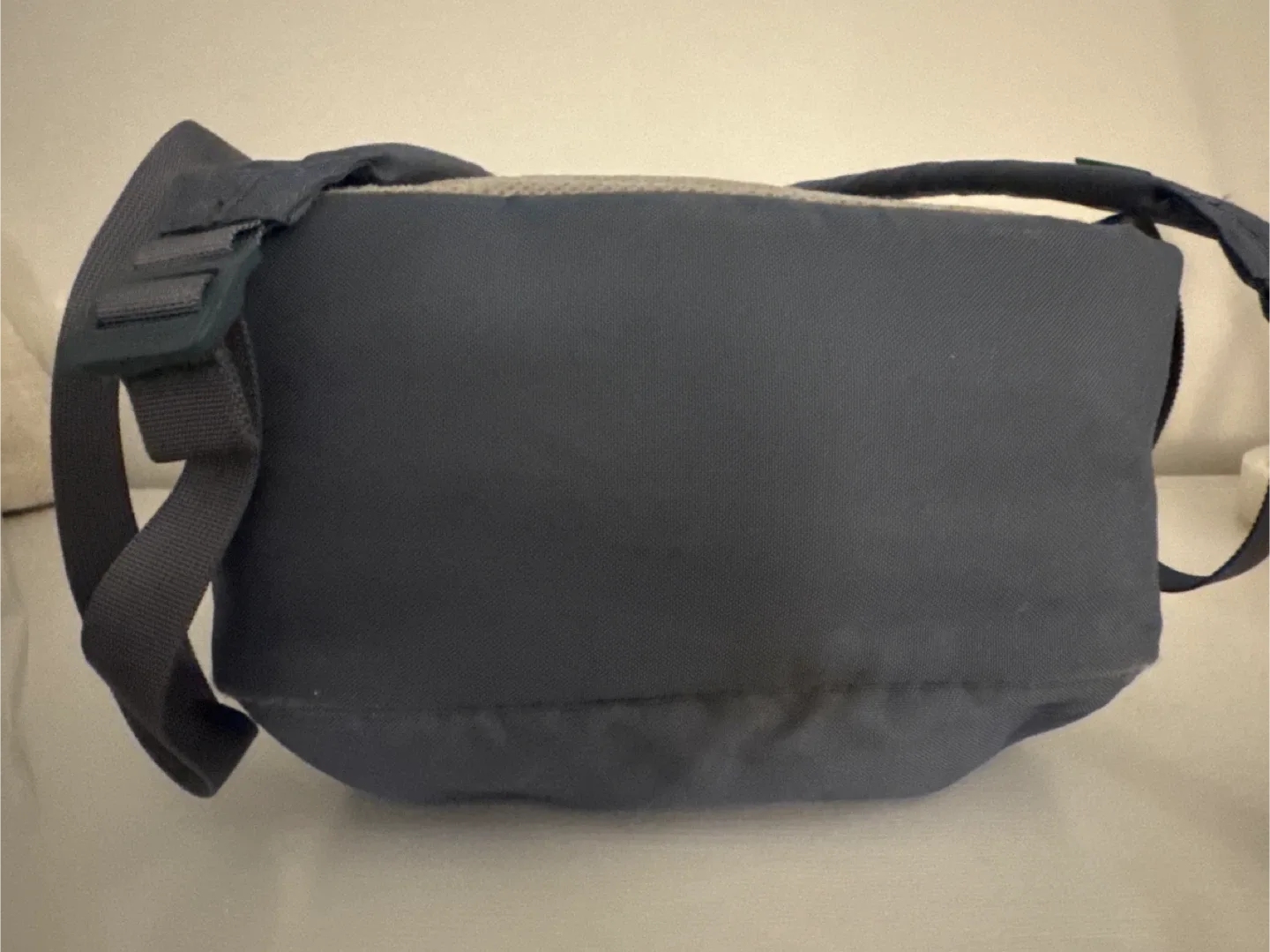 Incase - laptop backpack image indicator(5)