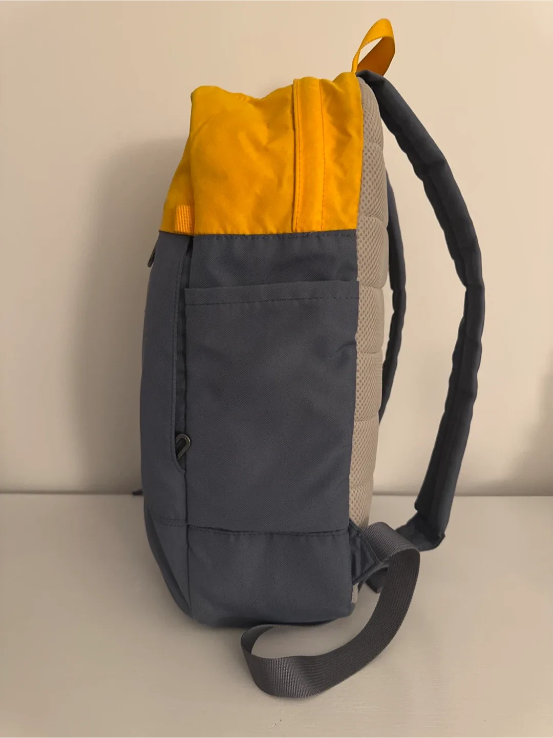 Incase - laptop backpack image indicator(4)