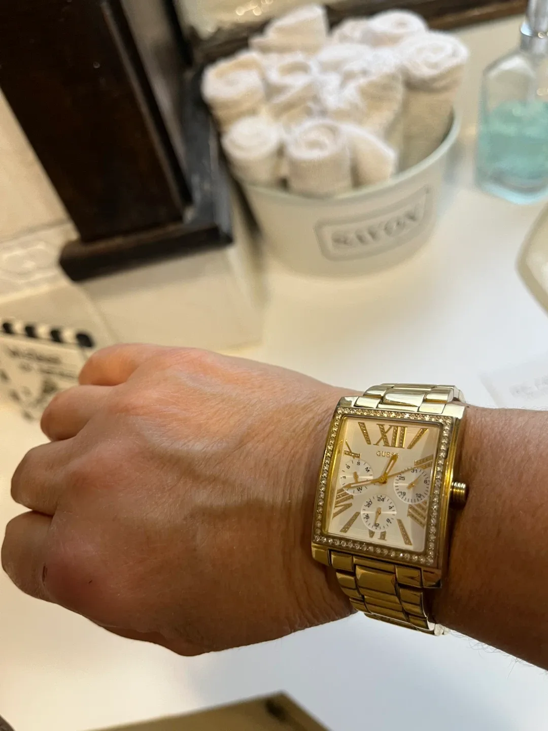 Guess Ladies Gold Watch image indicator(7)