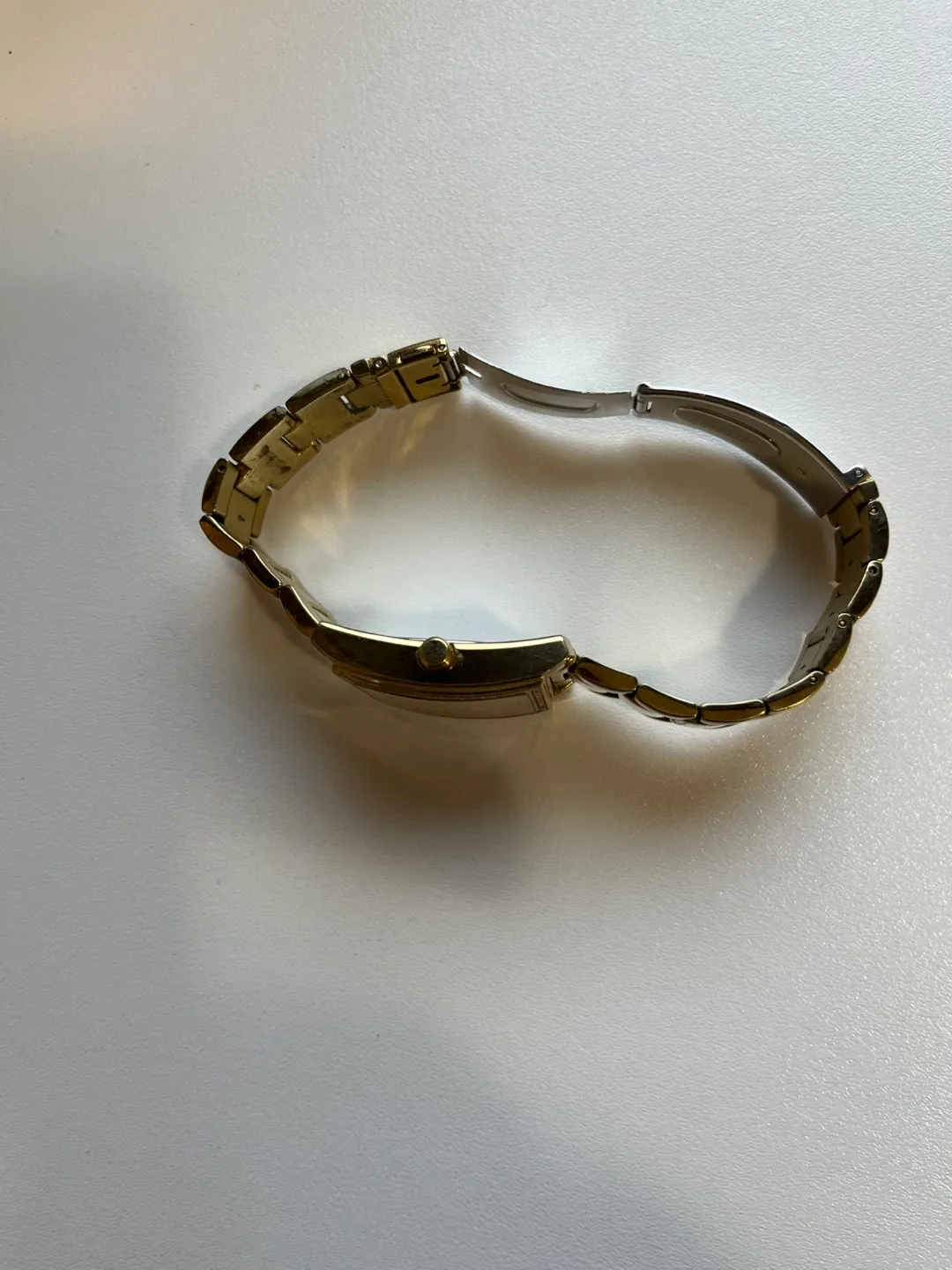 Guess Ladies Gold Watch image indicator(3)