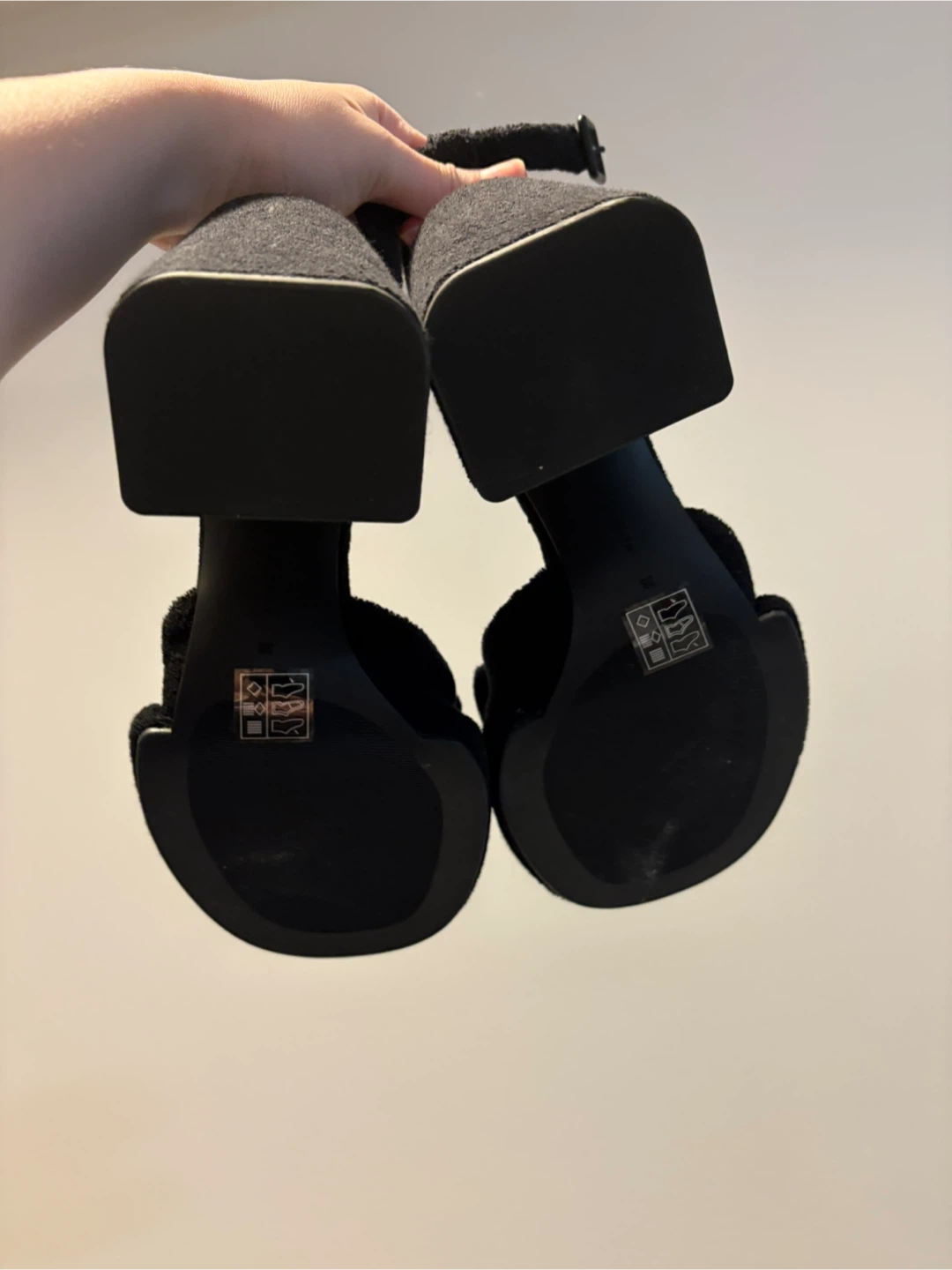 Charles & Keith Black Bow Heels - photo 4