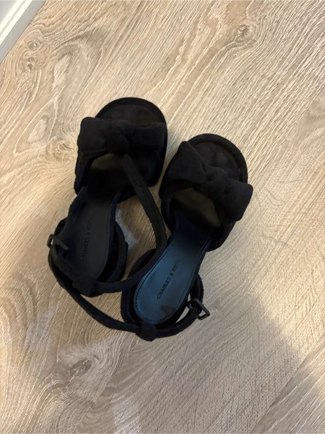 Charles & Keith Black Bow Heels - photo 3