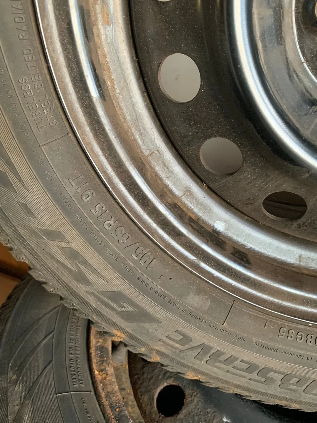 Set of 4 Winter Tires 195/65R15 image indicator(3)