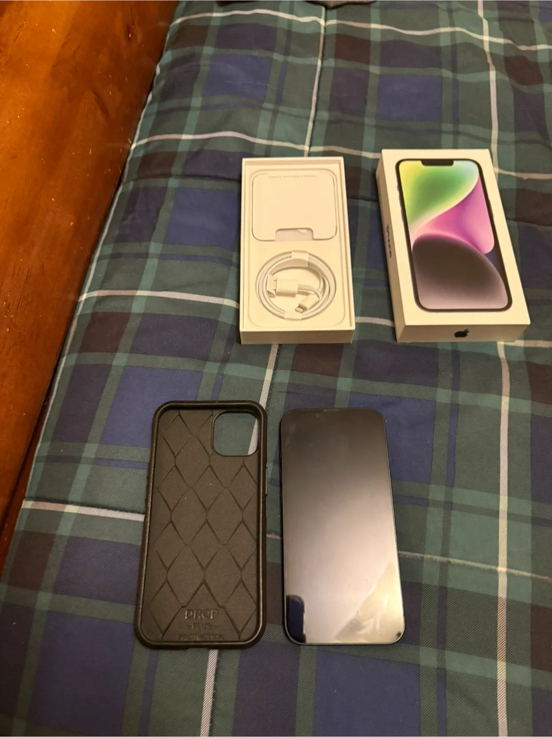 iPhone 14 Midnight 128GB w/ Case image indicator(3)