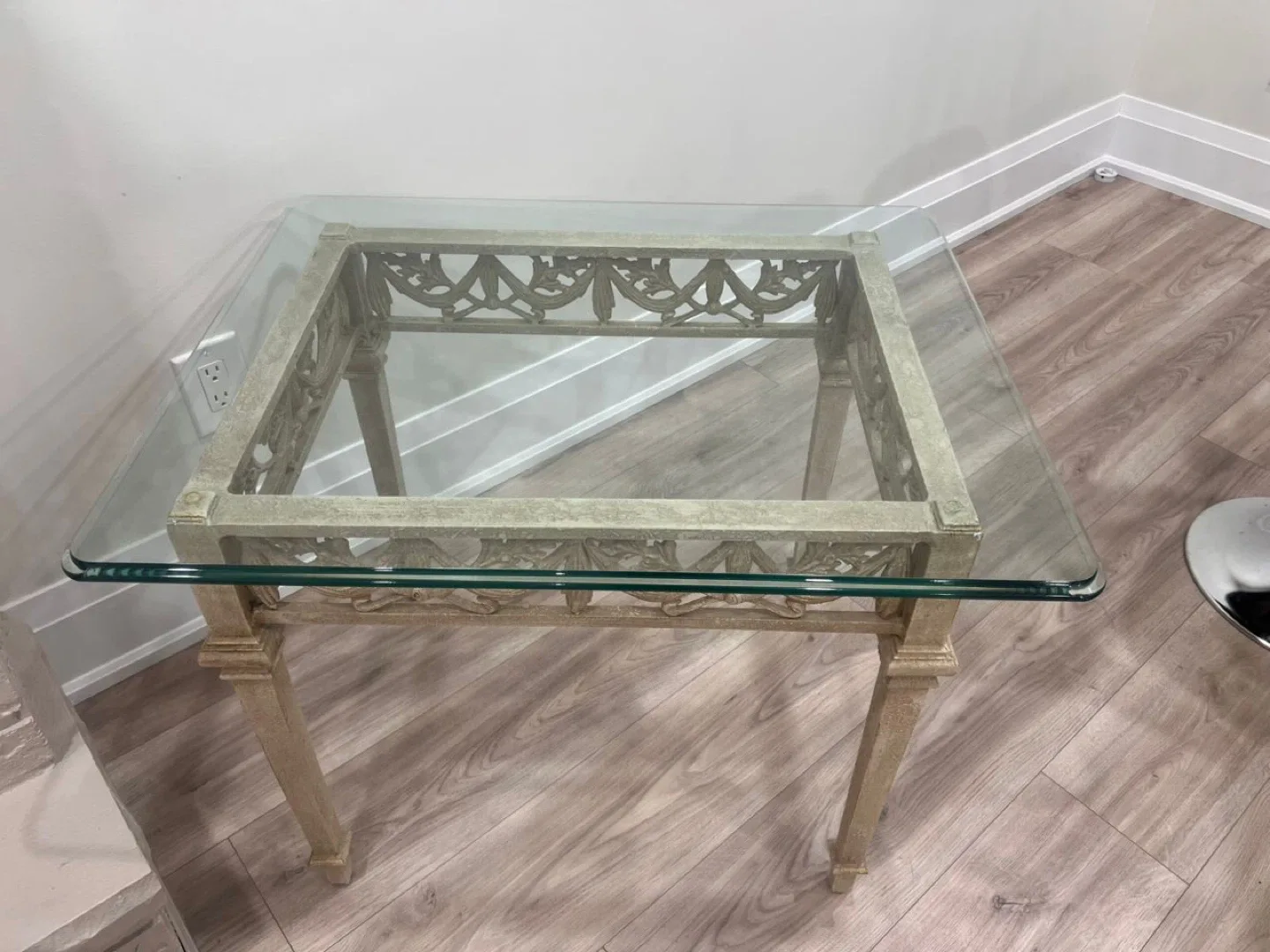 Glass Top Accent Table image indicator(2)