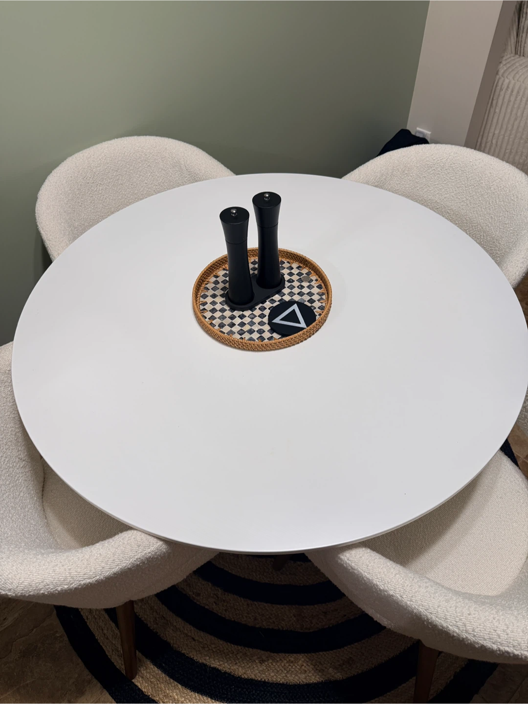 42.5” Round Dining Room Table & 4 chairs - photo 2