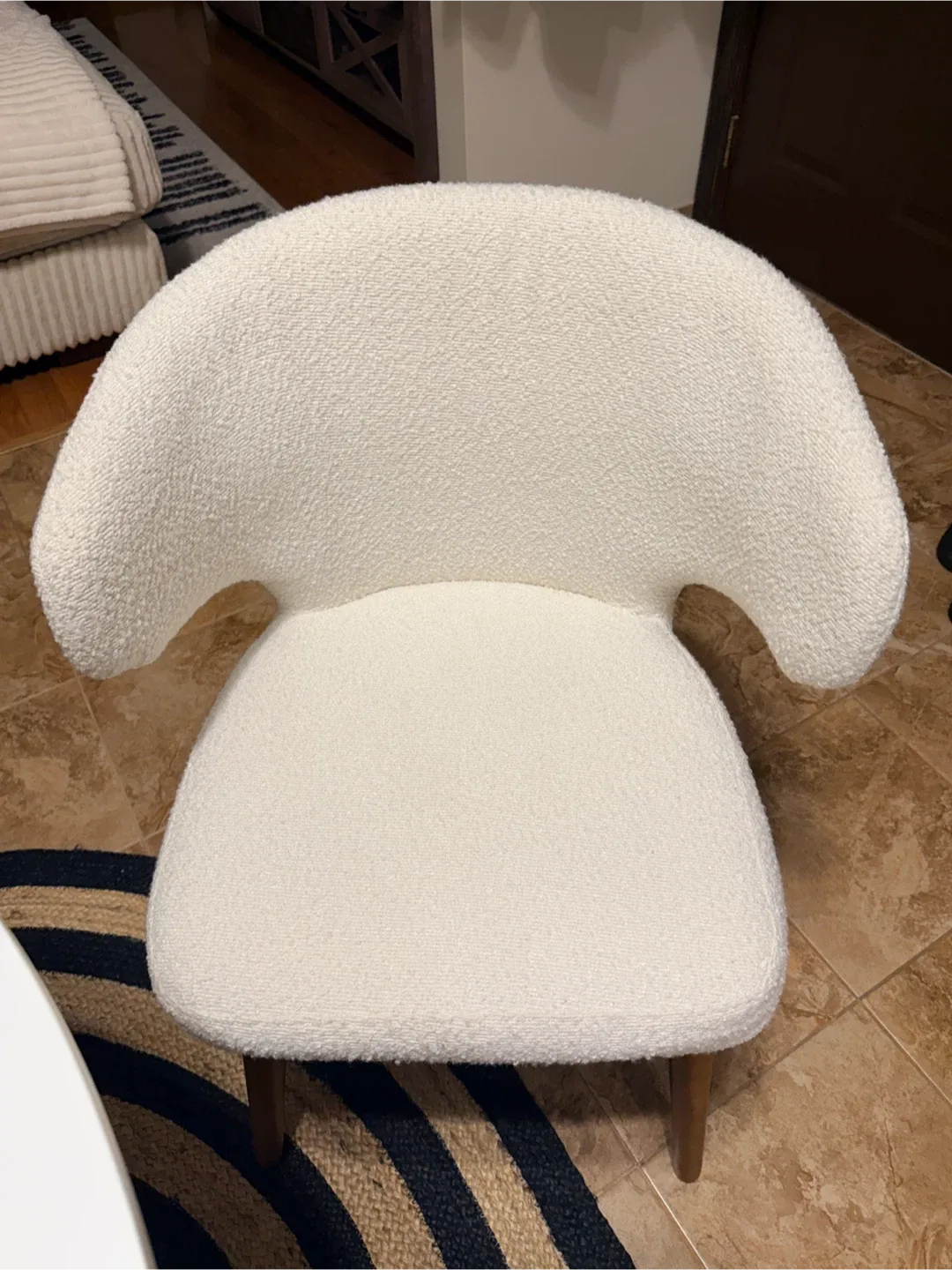 42.5” Round Dining Room Table & 4 chairs image indicator(5)