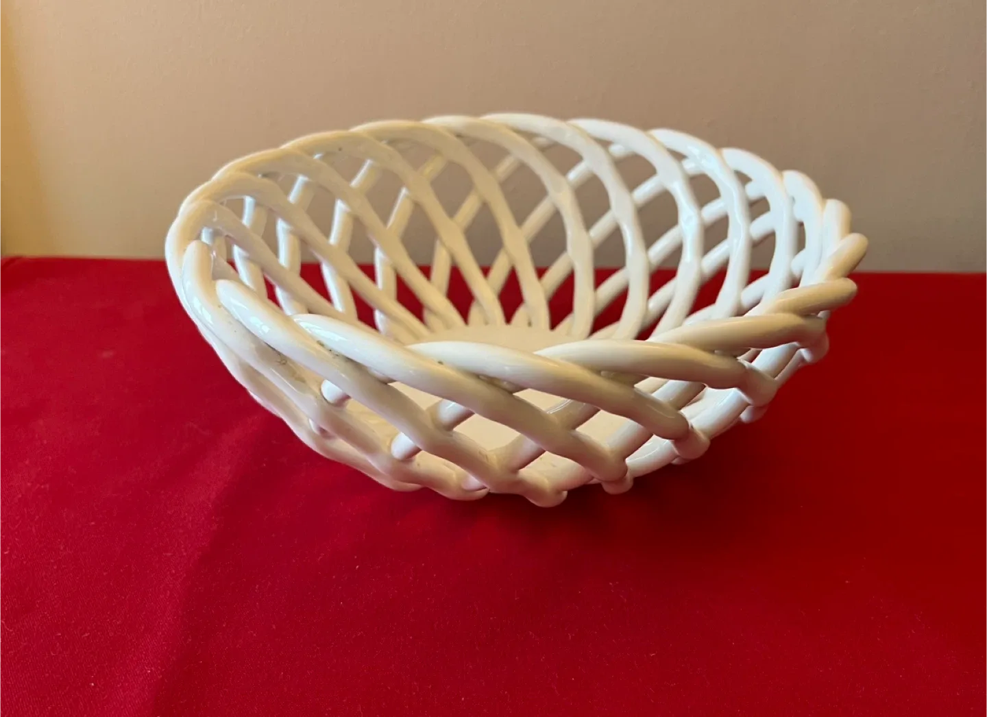 White Ceramic Open Lattice Bread/Fruit Bowl