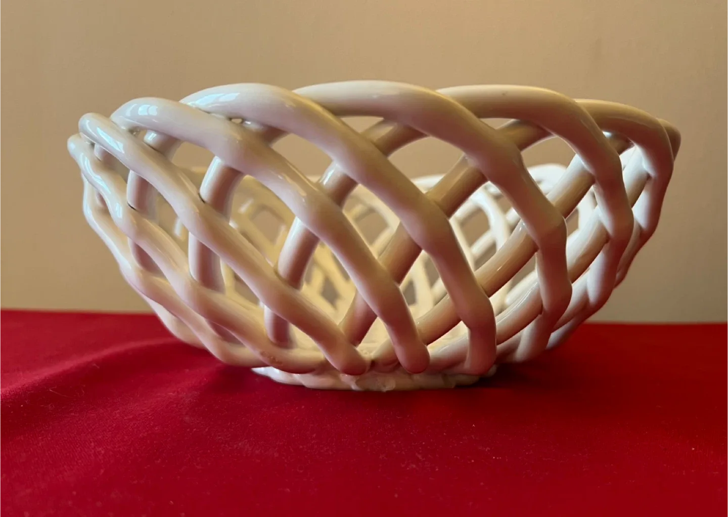White Ceramic Open Lattice Bread/Fruit Bowl image indicator(5)