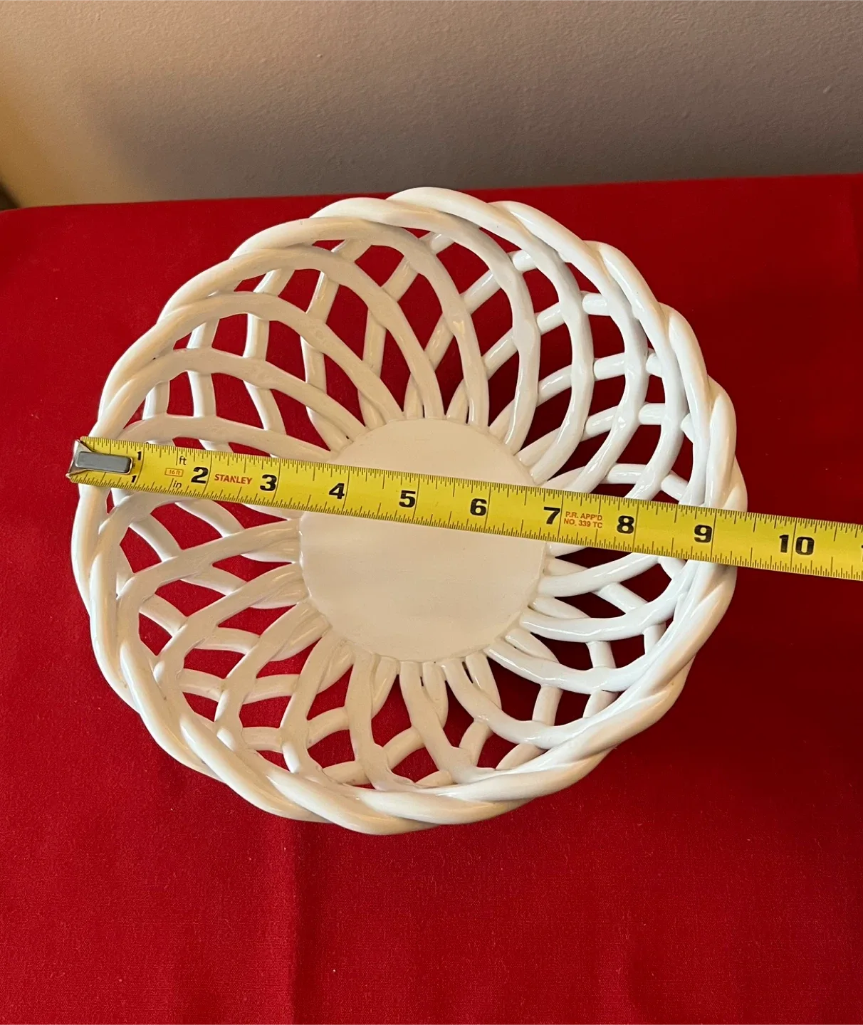 White Ceramic Open Lattice Bread/Fruit Bowl image indicator(8)